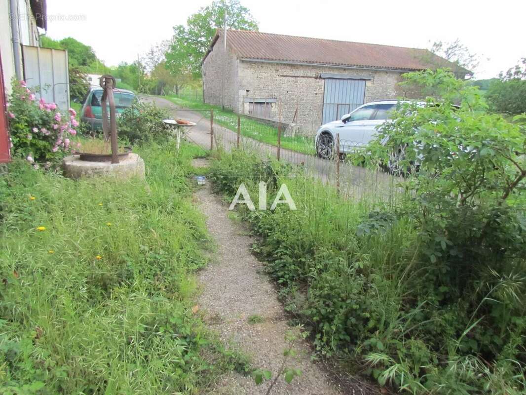 Maison à NANTEUIL-EN-VALLEE