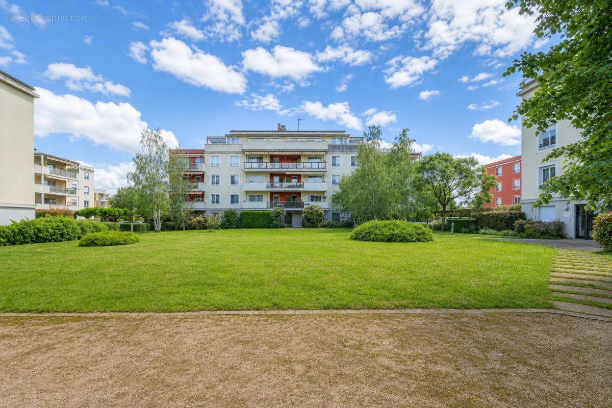 Appartement à MEYZIEU