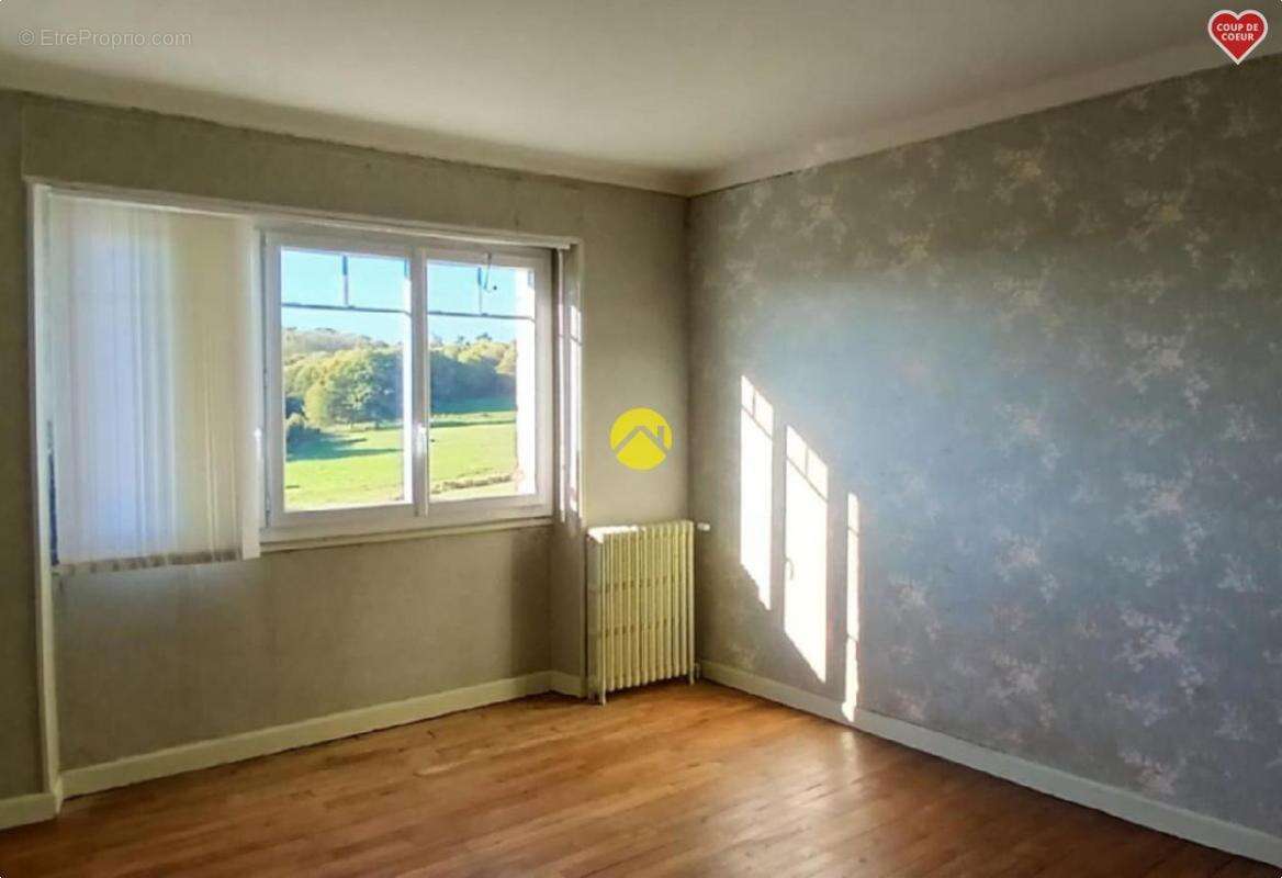 Maison à SAINT-ETIENNE-DE-FURSAC