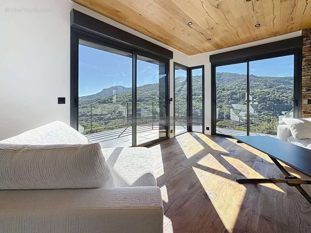 Maison à LES ADRETS-DE-L'ESTEREL