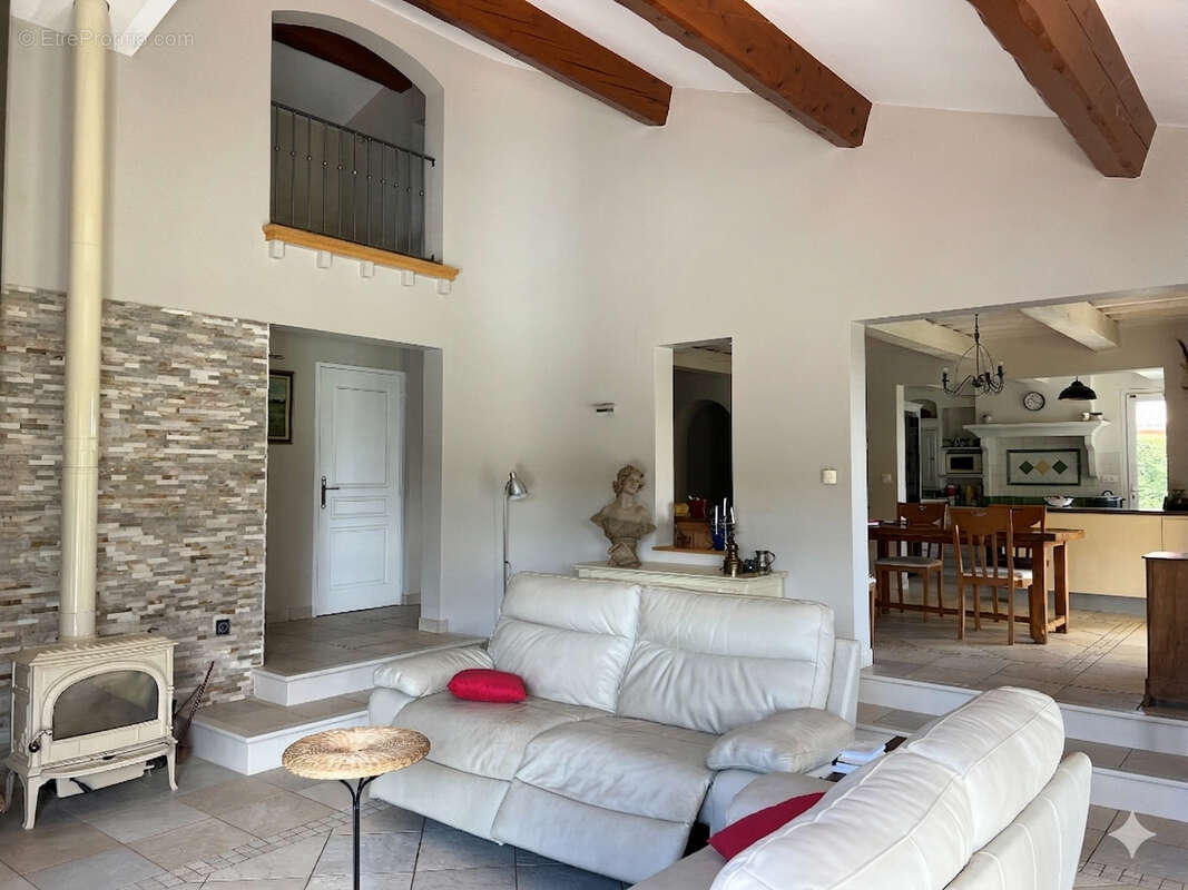 Maison à LARAGNE-MONTEGLIN