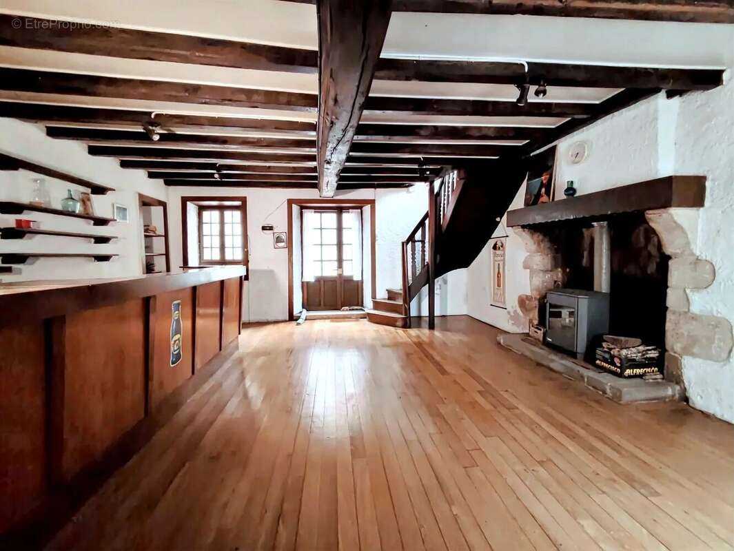 Maison à CHAMPNIERS-ET-REILHAC