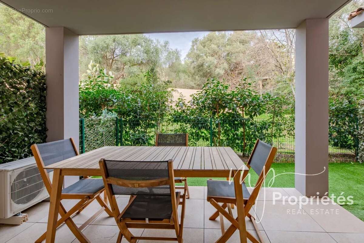 Appartement à BORMES-LES-MIMOSAS