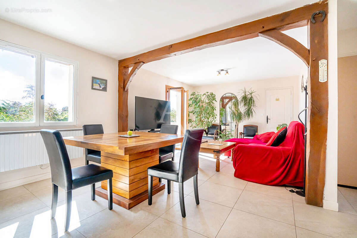 Maison à LE COUDRAY-MACOUARD