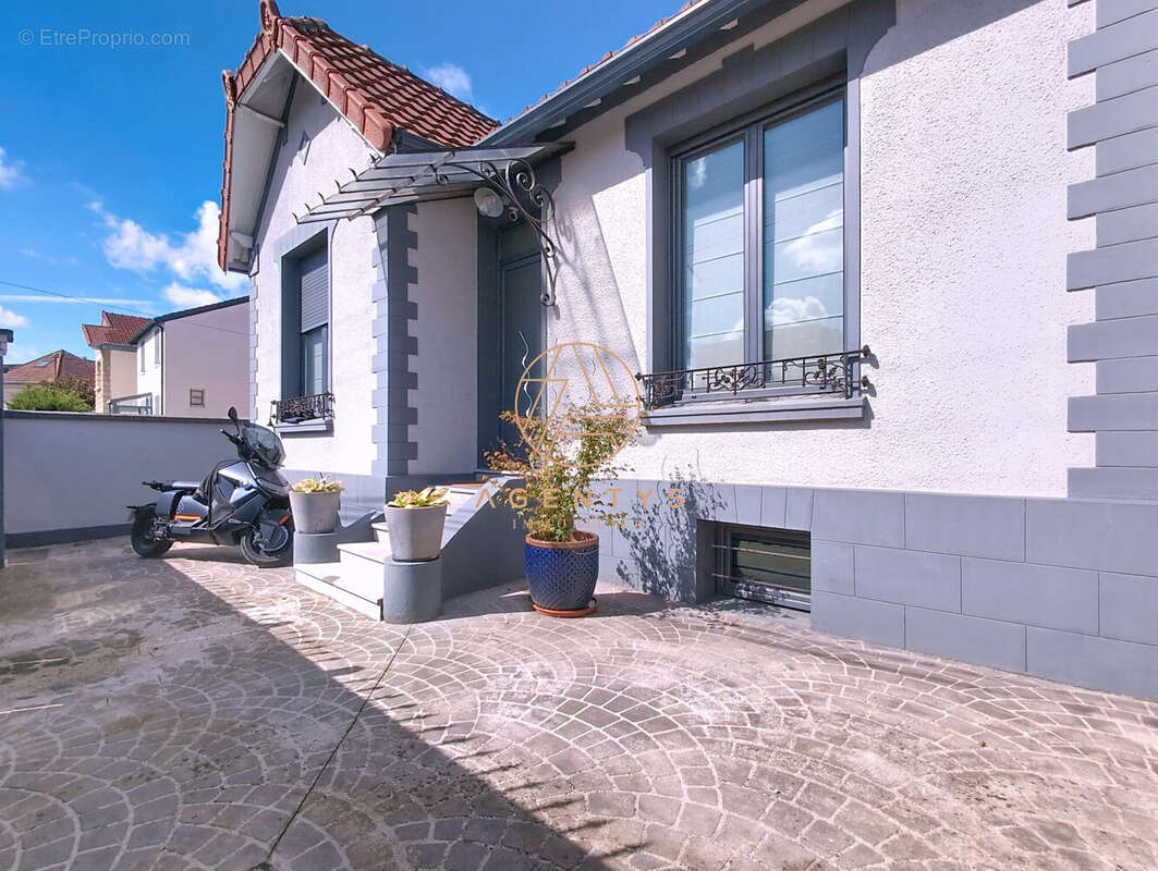 Maison à SAINT-MAUR-DES-FOSSES