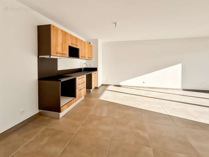 Appartement à VIC-LA-GARDIOLE