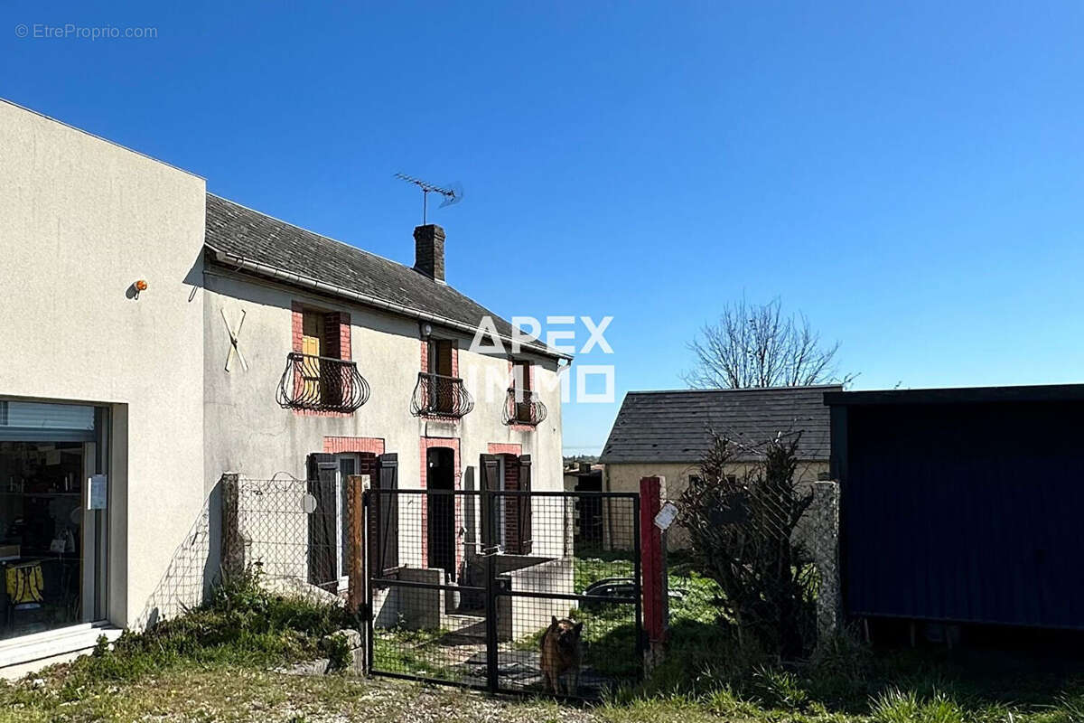 Commerce à OINVILLE-SAINT-LIPHARD