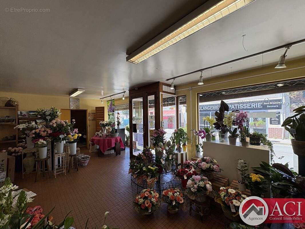 Local commercial proche N1 - photo 3