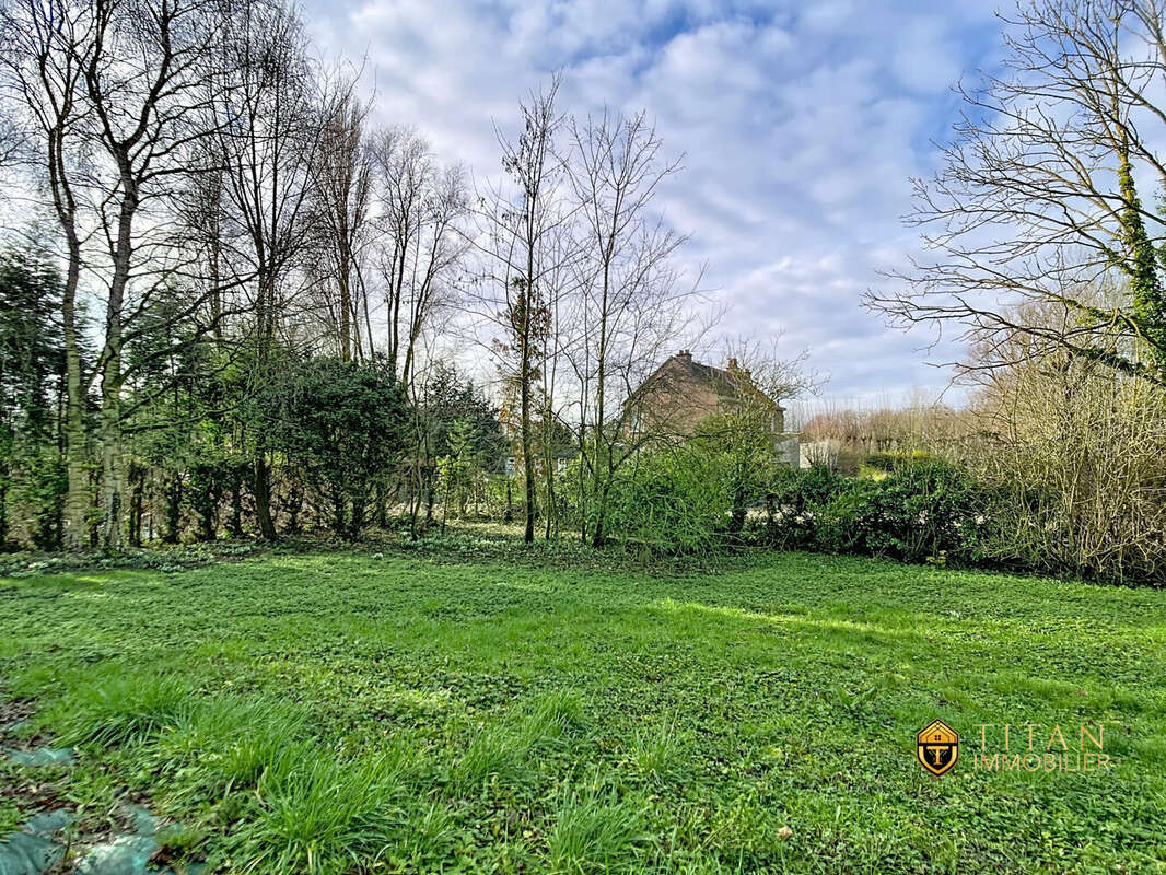 EN EXCLUSIVITÉ  Pavillon semi plain-pied, 4 chambres, jardin et garage en plein centre-ville Bourbourg (59630) TITAN-IMMOBILIER  - Maison à BOURBOURG