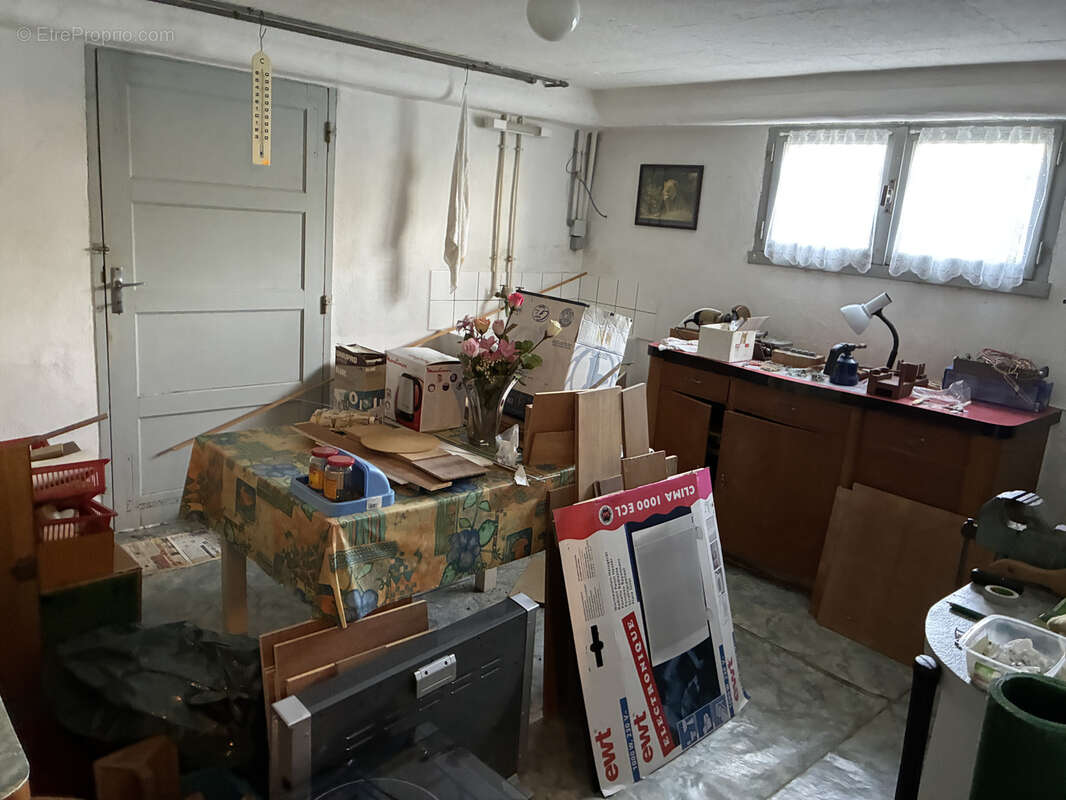 Pavillon à rénover entièrement, élevé sur sous-sol complet - photo 10