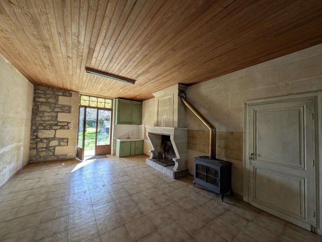 ROMAGNE Maison en pierres 175m² sur 1267 m² 95 000€ - photo 3