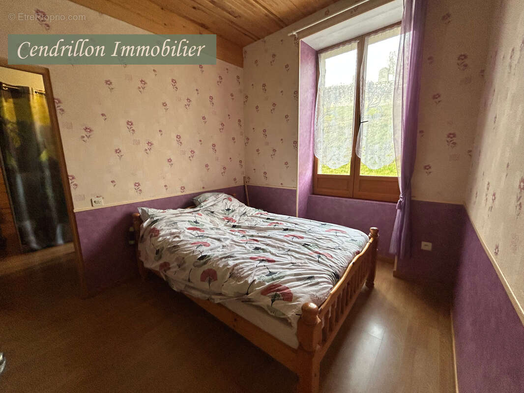 Maison à SAINT-MEDARD-LA-ROCHETTE