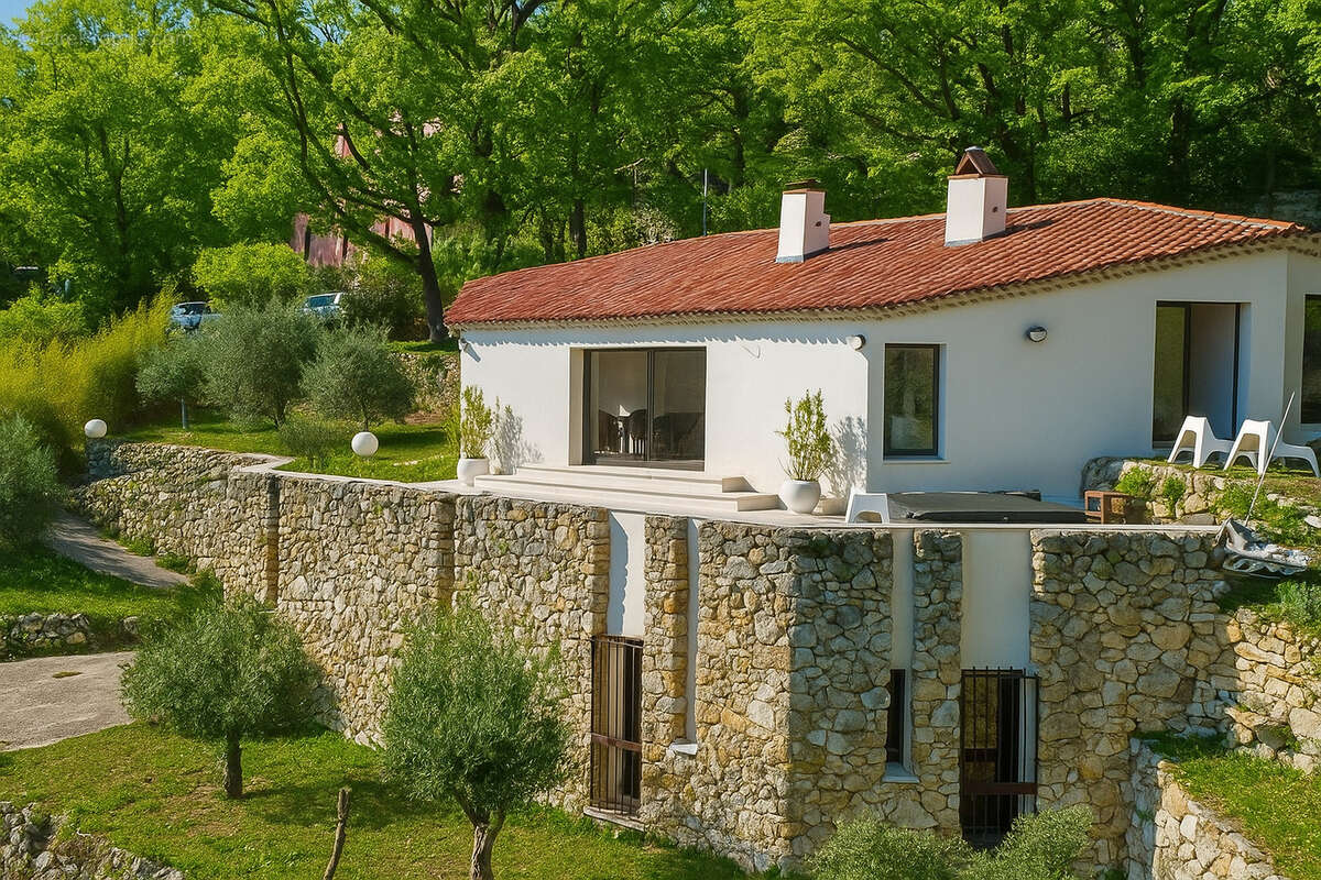 Maison à SAINT-VALLIER-DE-THIEY