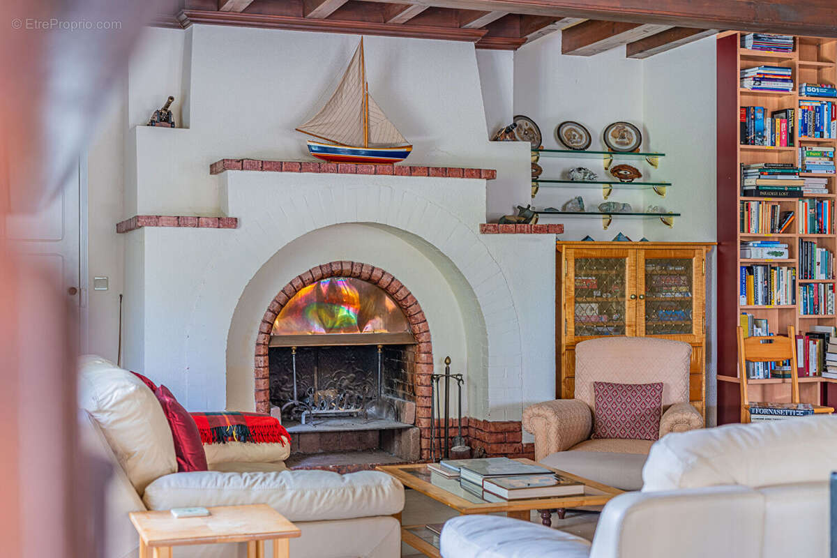 Maison de style basque alliant charme et élégance - photo 5