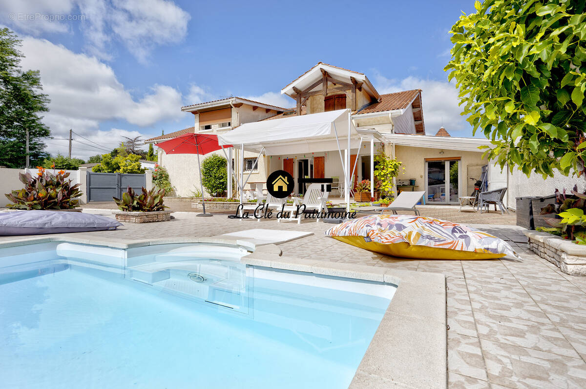 Maison à BLANQUEFORT