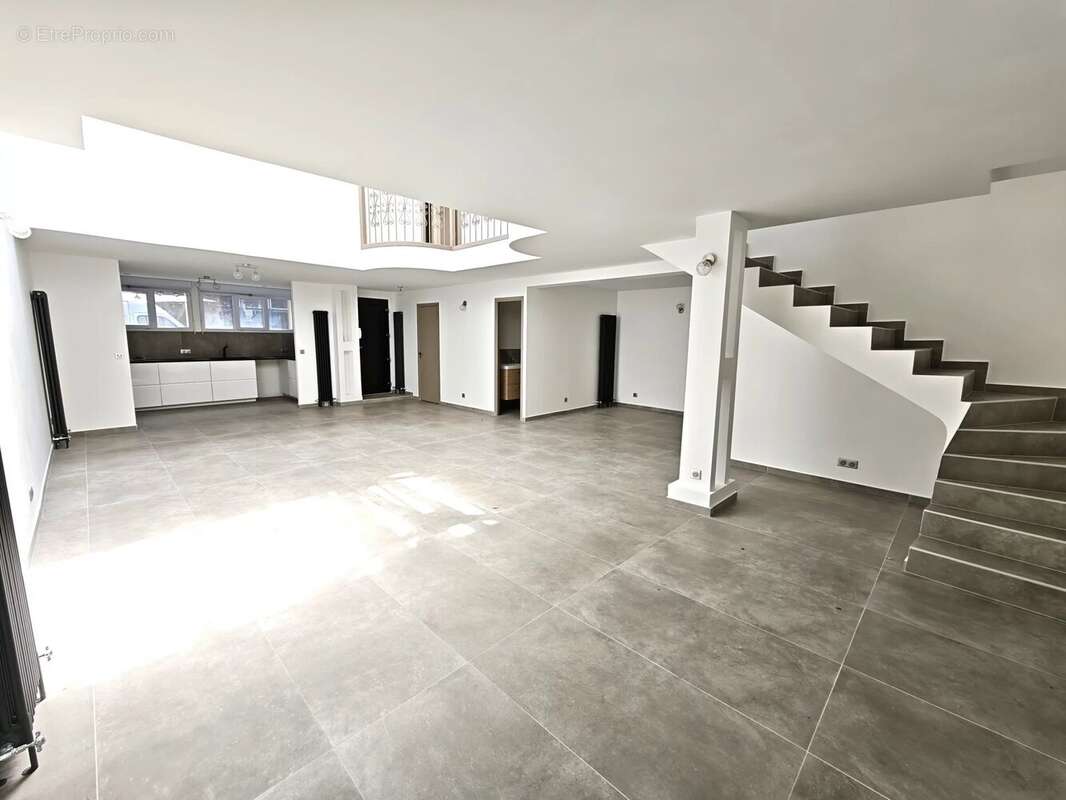 Appartement à LA GARENNE-COLOMBES