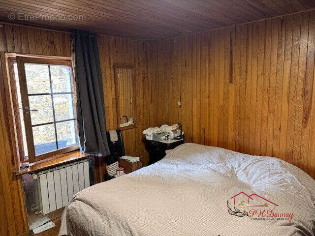 Maison à LIVINHAC-LE-HAUT