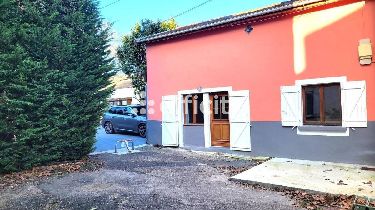 Appartement à COLLONGES-AU-MONT-D'OR