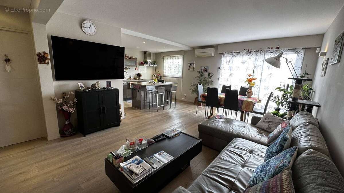 Appartement à LA LONDE-LES-MAURES