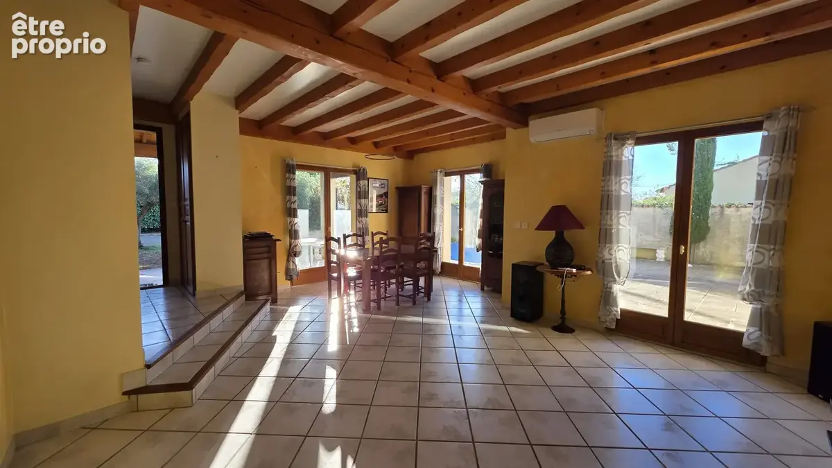 Maison avec piscine, sous-sol complet et double garage. - photo 4