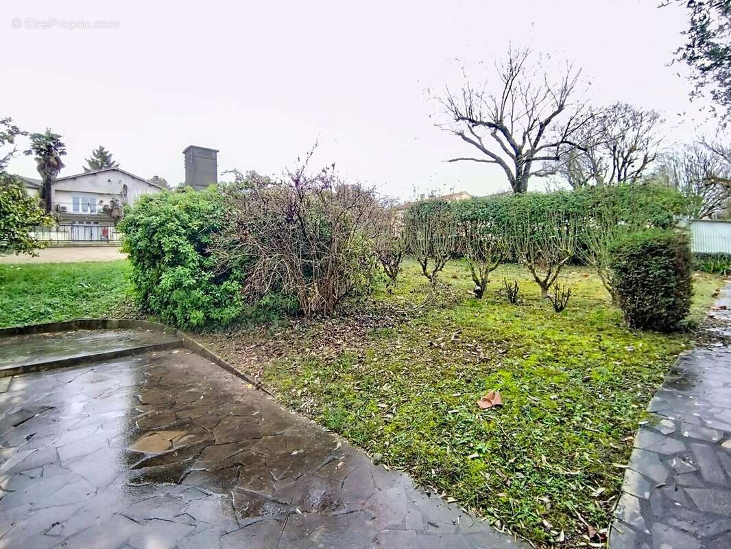 Terrasse et extérieur - Maison à CASTELNAU-MONTRATIER