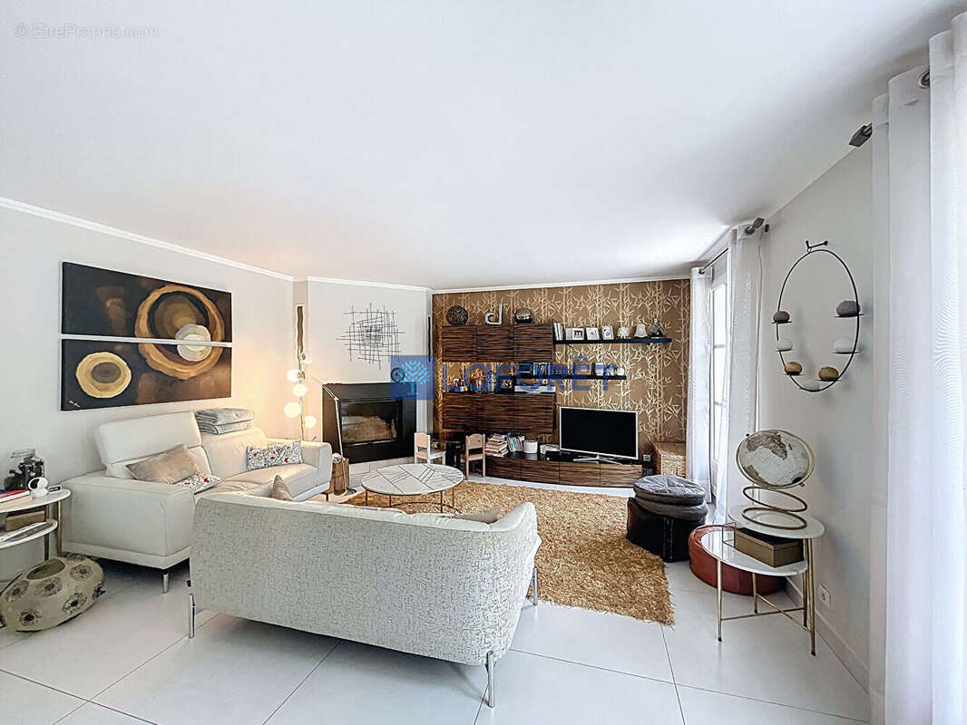 Maison à SAINT-PIERRE-DU-PERRAY