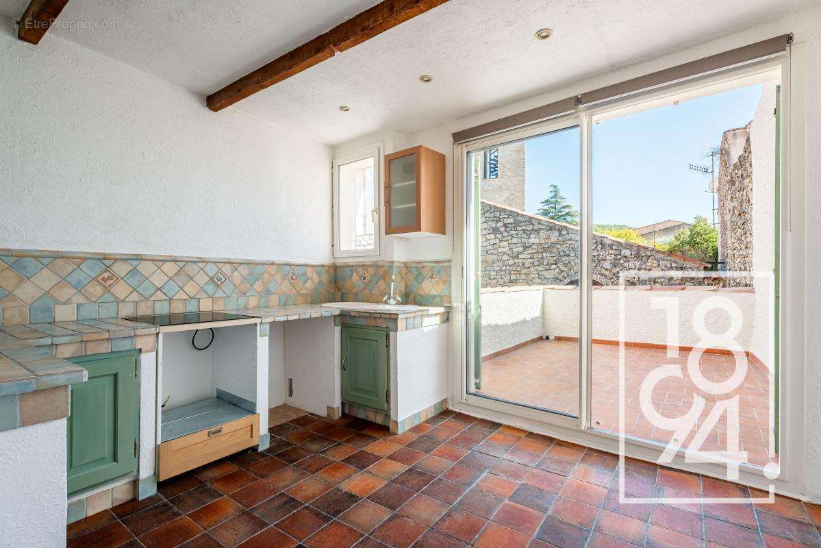 Appartement à CEYRESTE