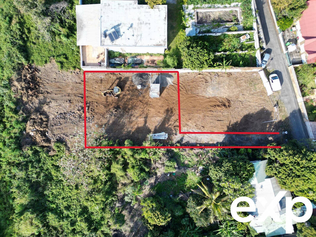 Terrain à LE TAMPON