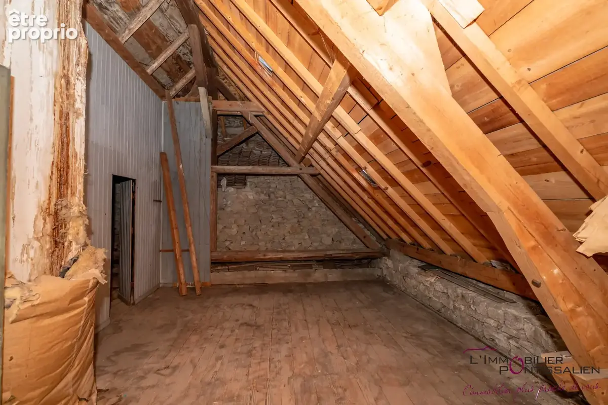 Frasne : maison individuelle offrant de beaux volumes, fort potentiel, garage - photo 22