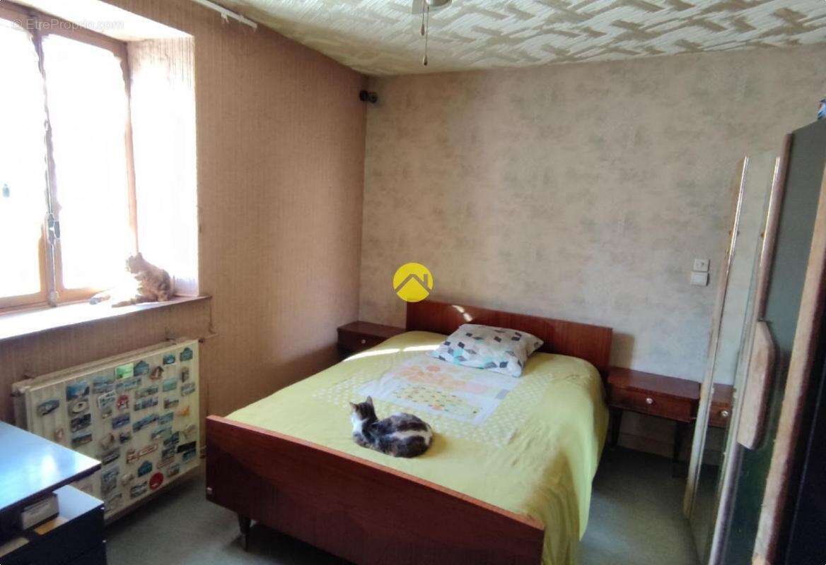 Maison à LA GUERCHE-SUR-L&#039;AUBOIS