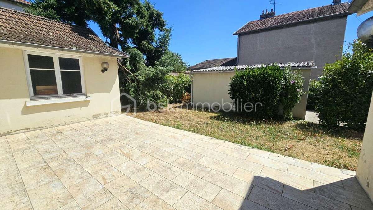 Maison de plain-pied avec sous-sol complet, garage et terrain – Fort potentiel à Roanne - particuliers ou professionnels pour di - photo 12