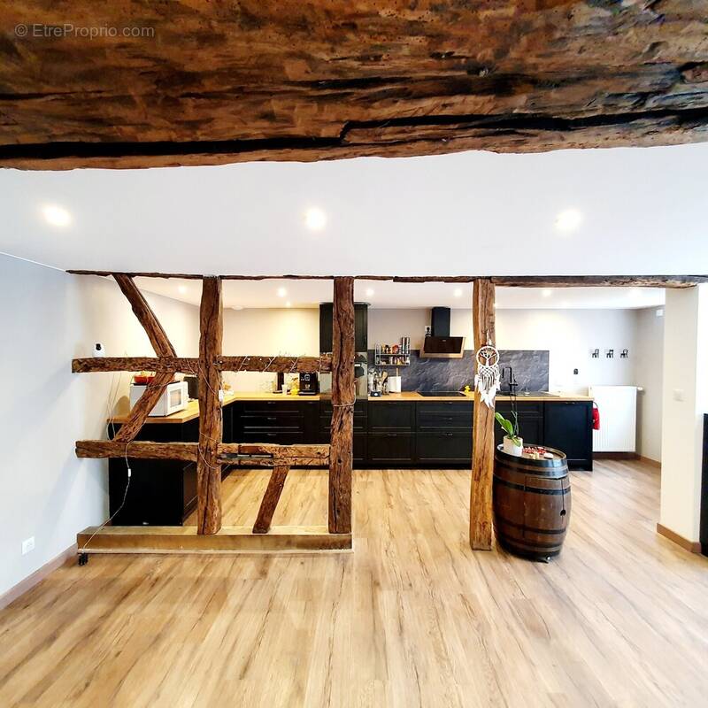 Maison à BAGE-LE-CHATEL