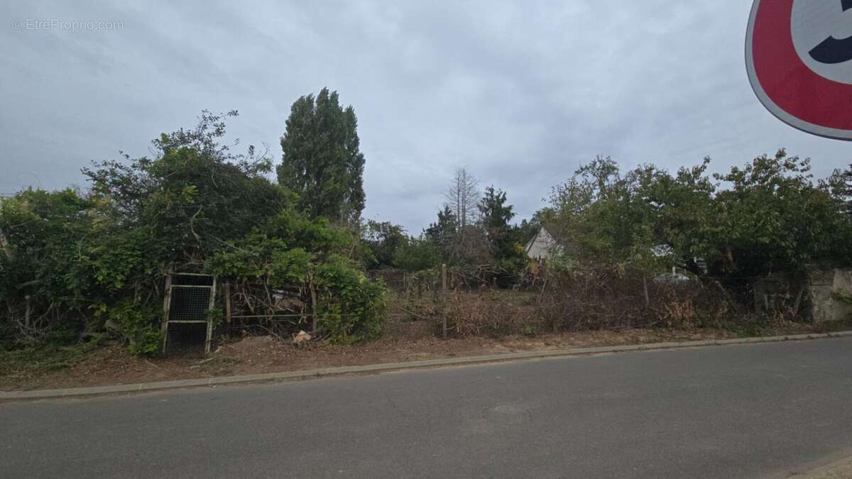 28500-Terrain constructible de 460m2 - photo 3