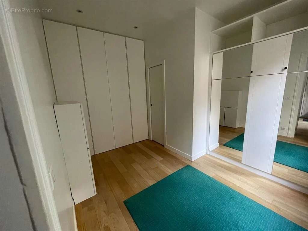 Appartement à PARIS-1E