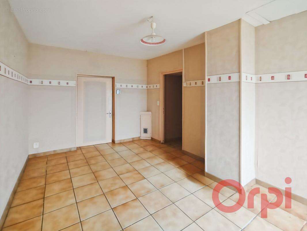 Maison à AINAY-LE-CHATEAU