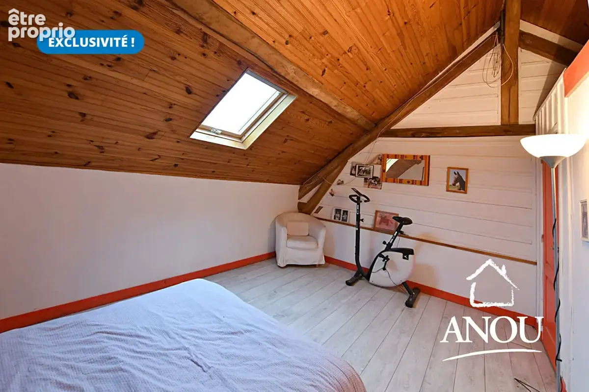 Fermette de charme avec dépendances sur plus de 5 000 m² - photo 8