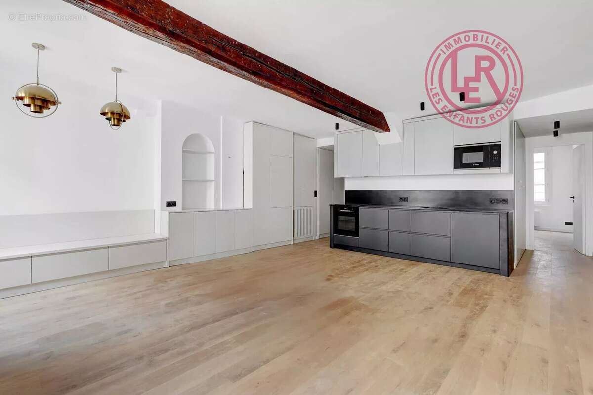 Appartement à PARIS-3E