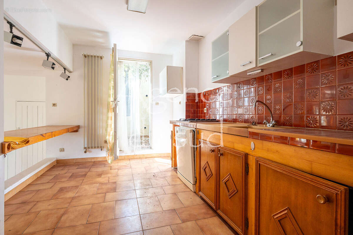 Grande maison de 270 m² sur un terrain de 3000 m² - Fort potentiel - photo 9