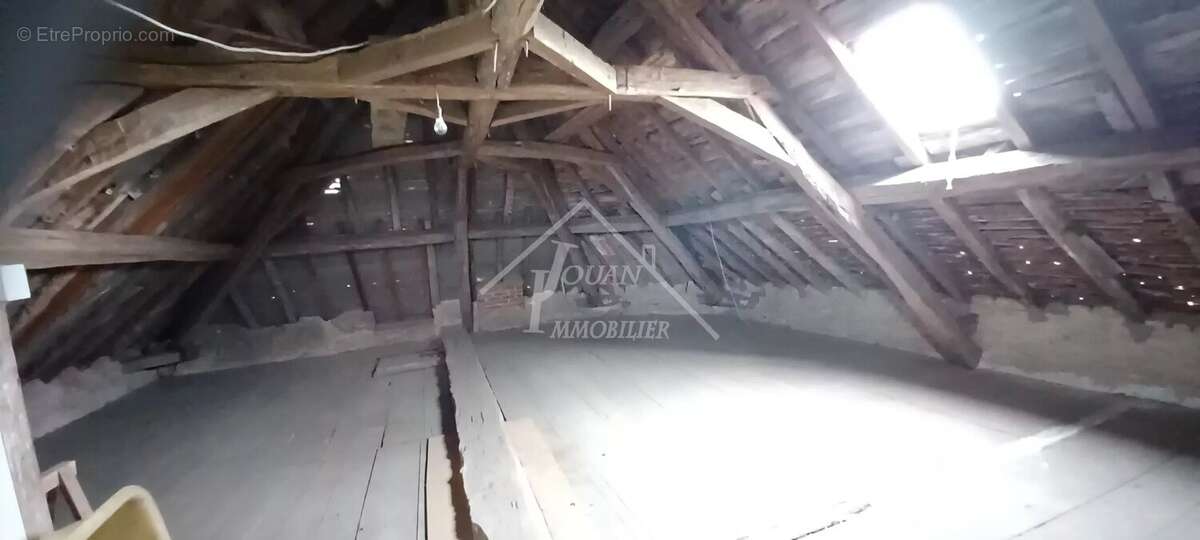 Appartement à SAINT-LEOPARDIN-D'AUGY