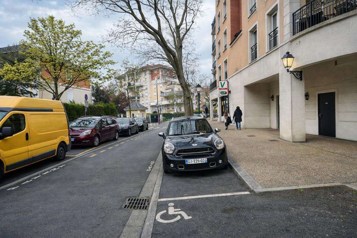 Commerce à VILLENEUVE-LA-GARENNE