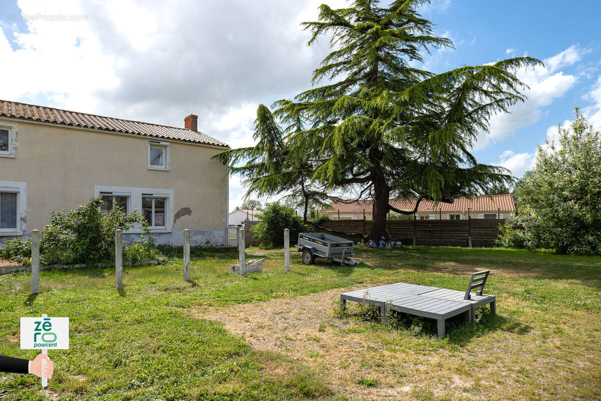 Maison à LES MAGNILS-REIGNIERS