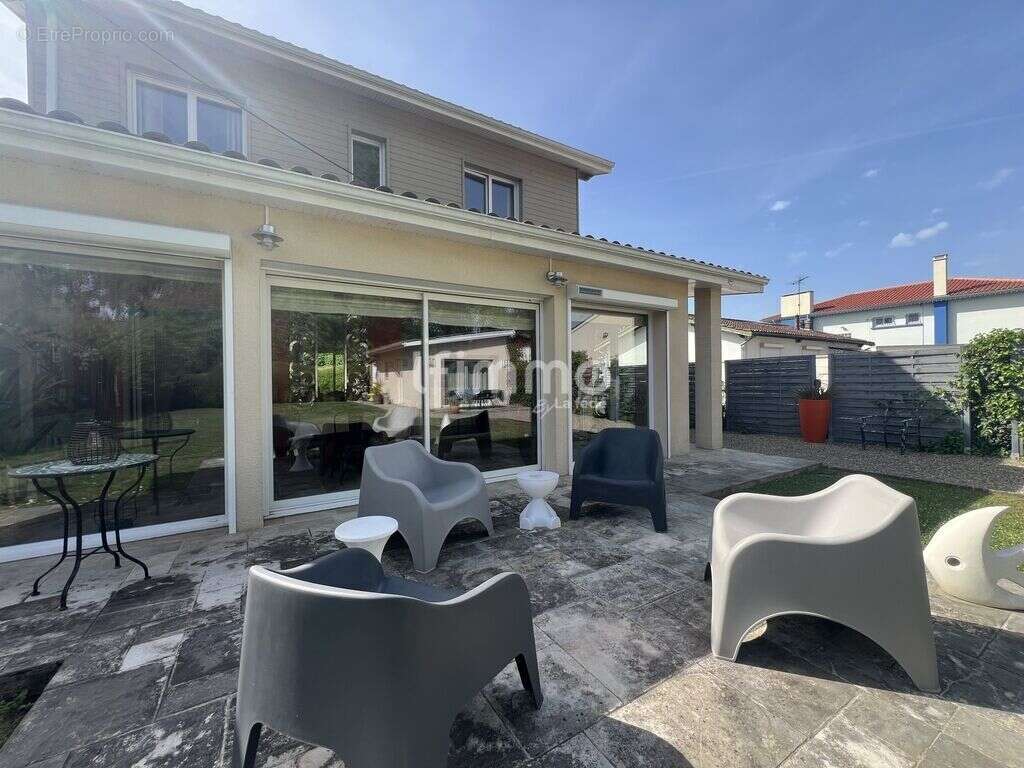 Maison 160m² complètement rénové +studio indépendant - 33140 Cad - photo 17