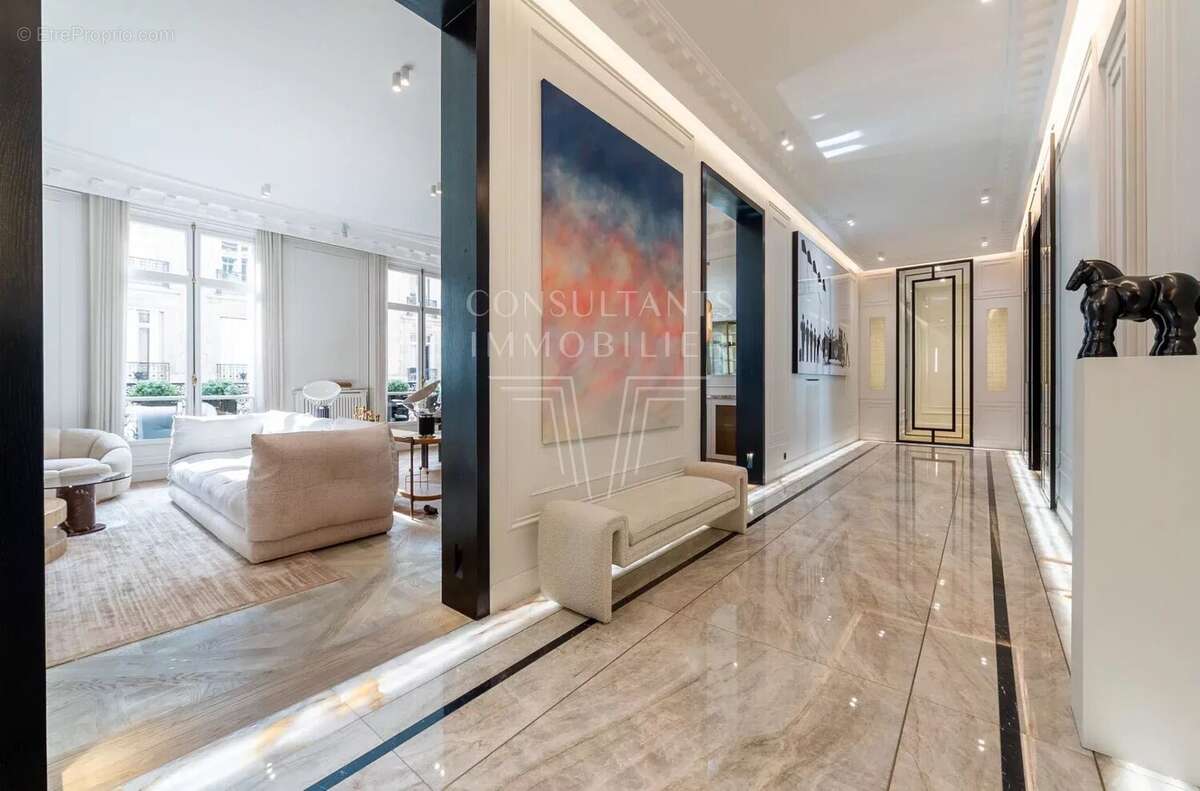 Appartement à PARIS-16E