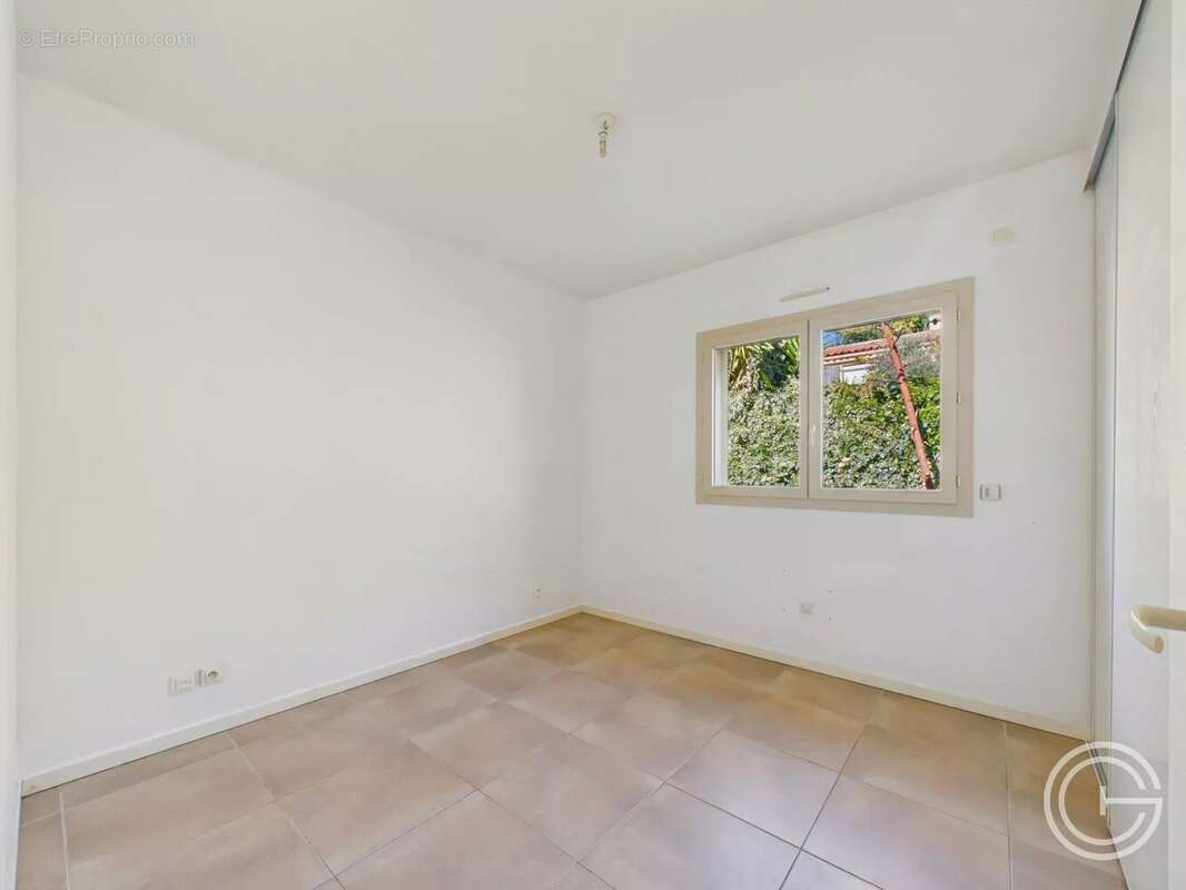 Appartement à SAINT-LAURENT-DU-VAR