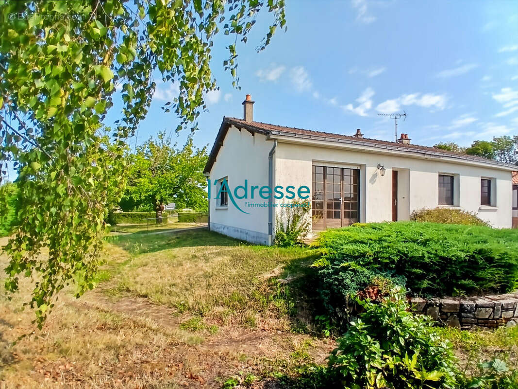 Maison à VILLEDIEU-LA-BLOUERE