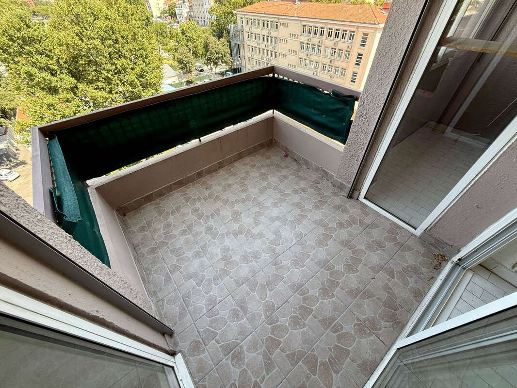 Appartement 2 pièces 7ème et dernier étage - Parking et cave privés - photo 10