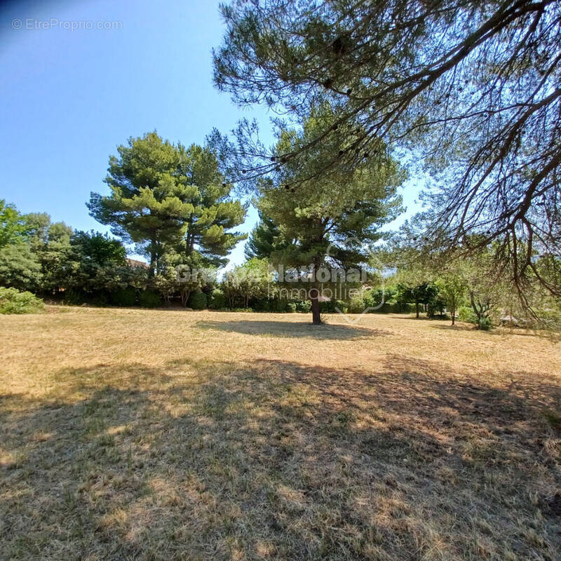 Terrain à CORBIERES