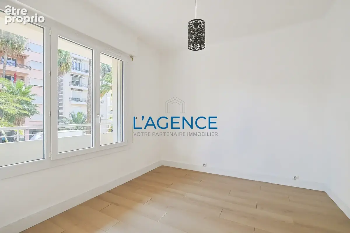 Hyeres centre appartement t2 40m2 avec cave - photo 4