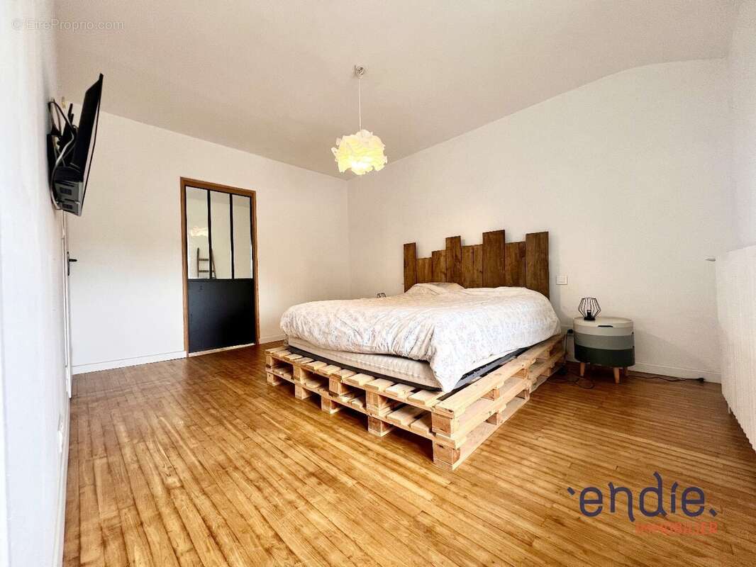 Maison à CHAMPAGNE-SAINT-HILAIRE