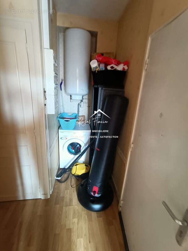 Coin buanderie appartement - Appartement à DANGE-SAINT-ROMAIN